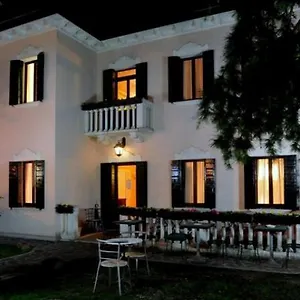 villa-crispi.hotelslidodijesolo.com/