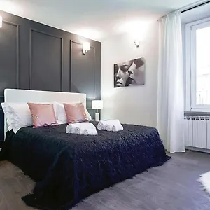 s-a-r-o-n-a-design-apartment-next-to-the-museum.it-lombardy.com/
